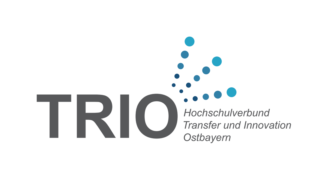 In großen Buchstaben das Wort TRIO, rechts daneben in sehr viel kleineren Buchstaben Hochschulverbund Transfer und Innovation Ostbayern
